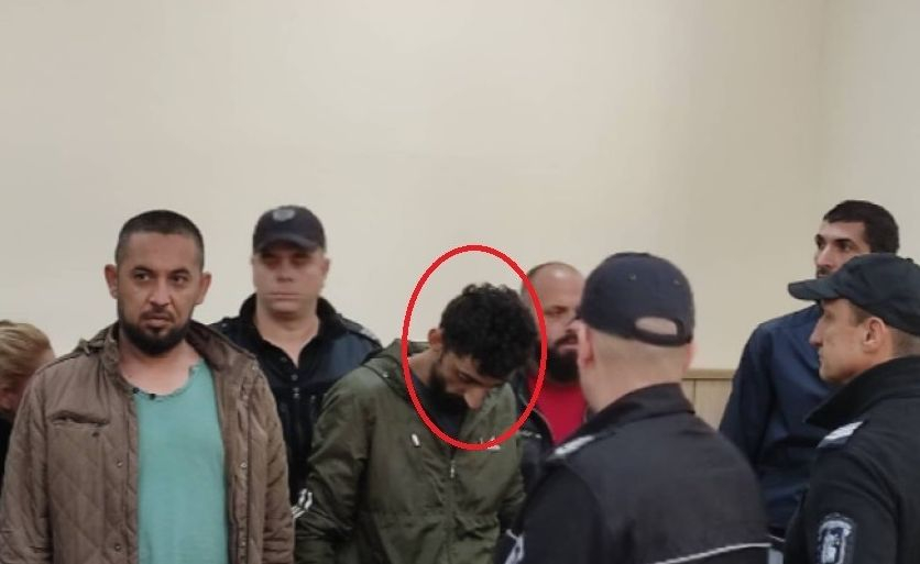 Съд погали каналджията Масуд, но помагачът му Йордан припадна в съда 
