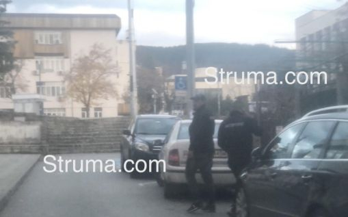 Благоевградчанин се ядоса на майстори в центъра, грабна пищова и...