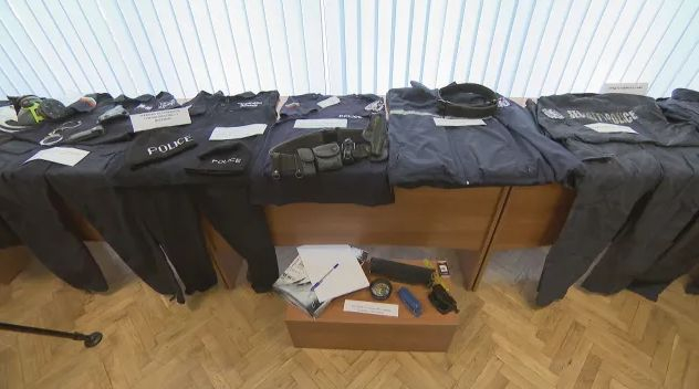 Полицаи: Крием се от бежанците на границата, готови са да ни разкъсат ВИДЕО