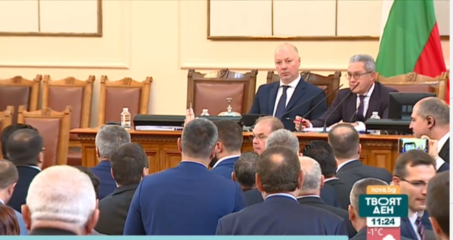 Жесток скандал между Йордан Цонев и Кирил Петков разтърси парламента