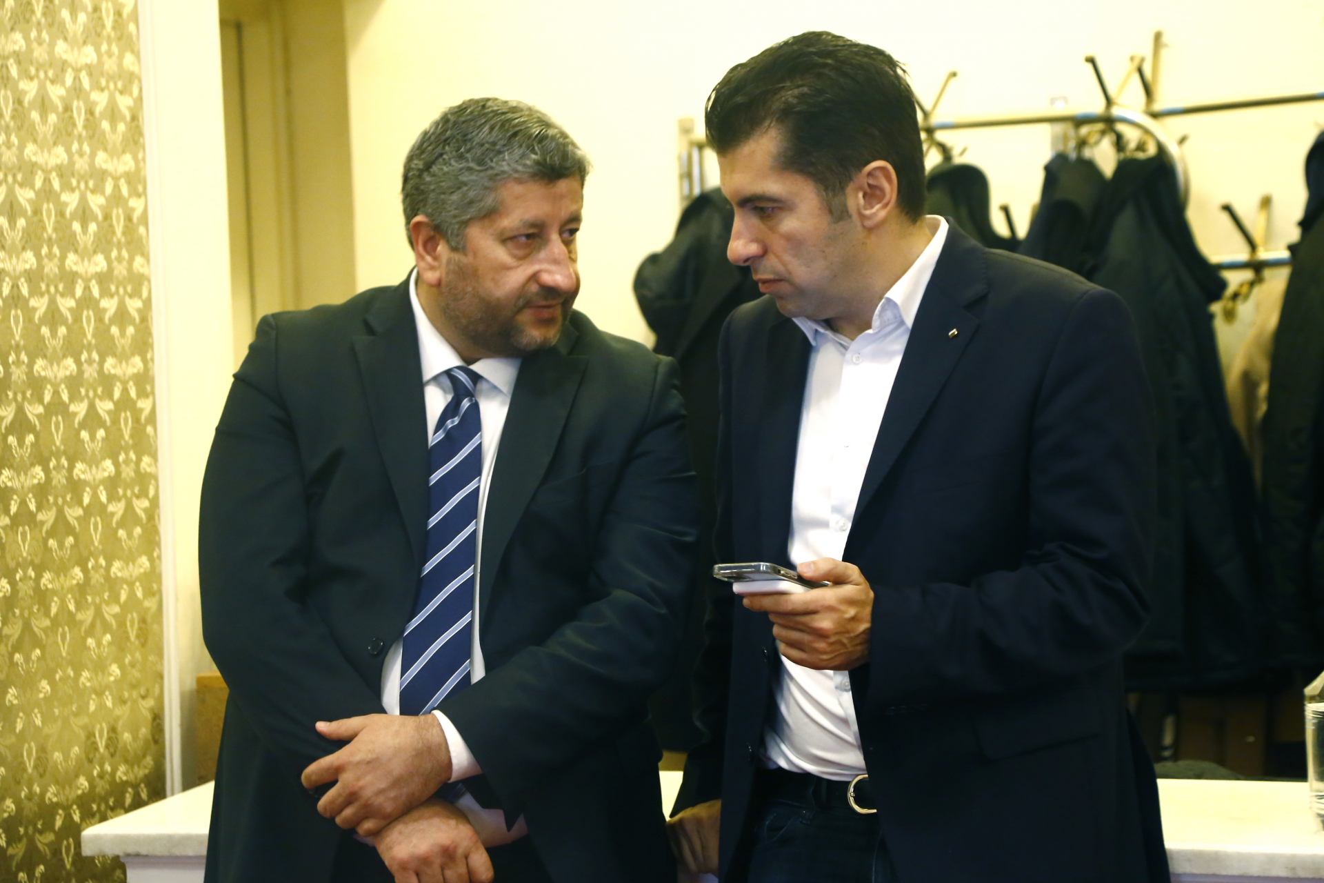 ПП - ДБ отказаха да коментират резултатите от вота 