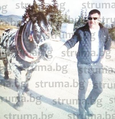 Селският кмет, закопчан с контрабанден материал, излезе от ареста и хукна да... 