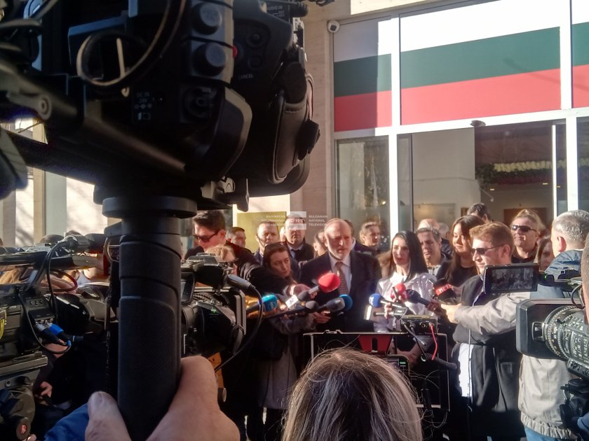 В Скопие почерня от полиция: Откриха новия български културен център СНИМКИ