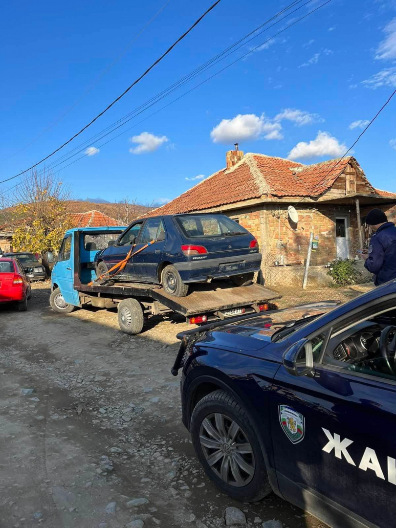 Полиция и жандармерия блокираха сливенско село, ето какво се случва СНИМКИ