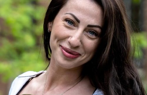 Сексбомбата на "Фермата" е ненаситна, поиска четирима