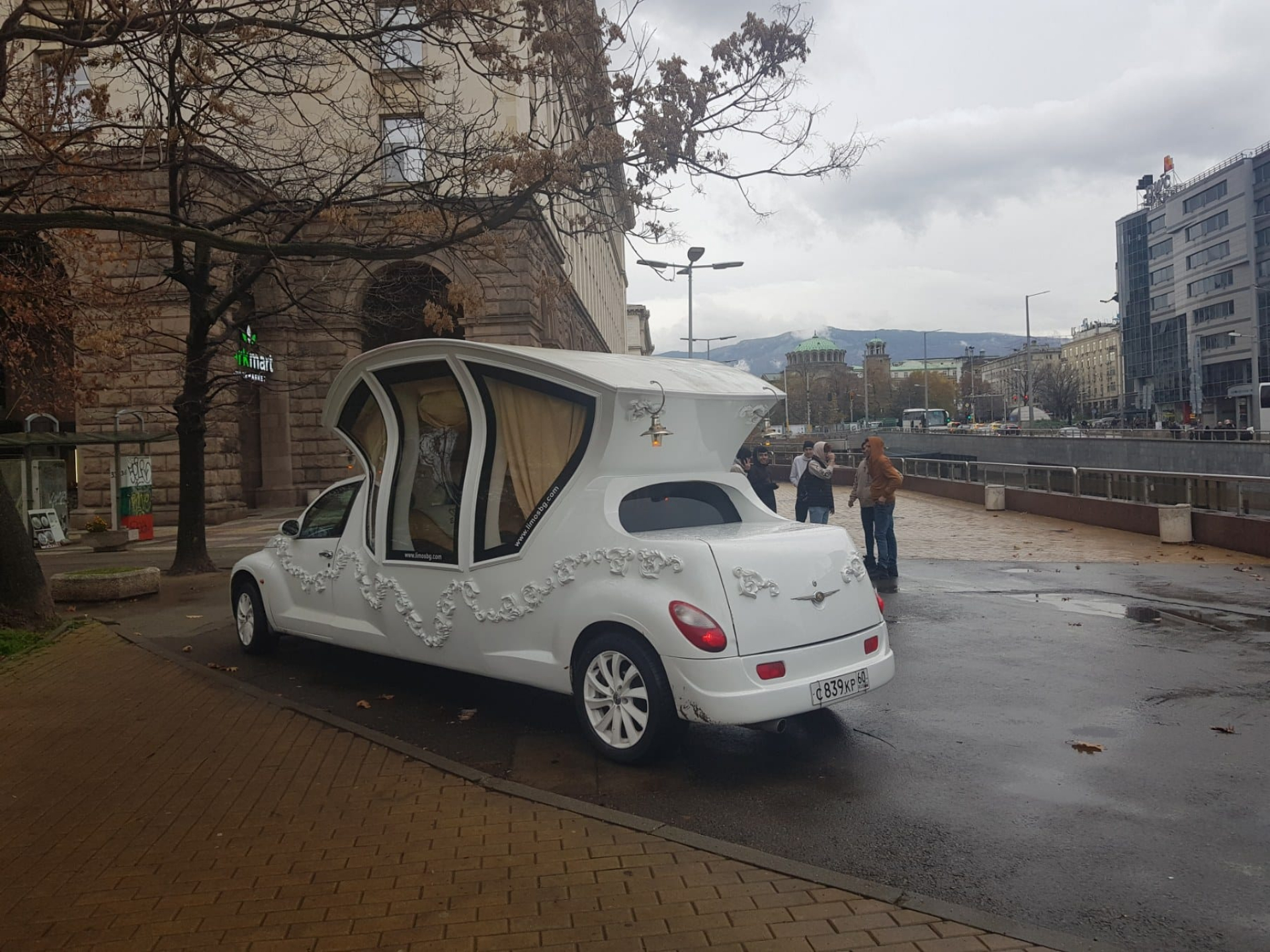 Емблематична каляска събра погледите в София СНИМКИ