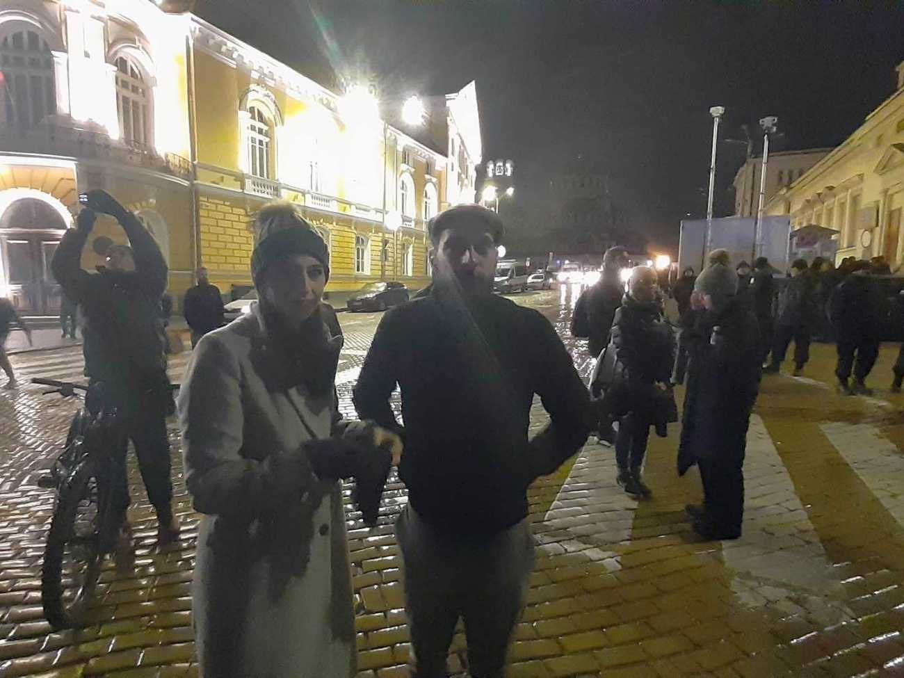 Лена отново при Кирил на барикадата: Старата подкрепа ръжда не хваща СНИМКА
