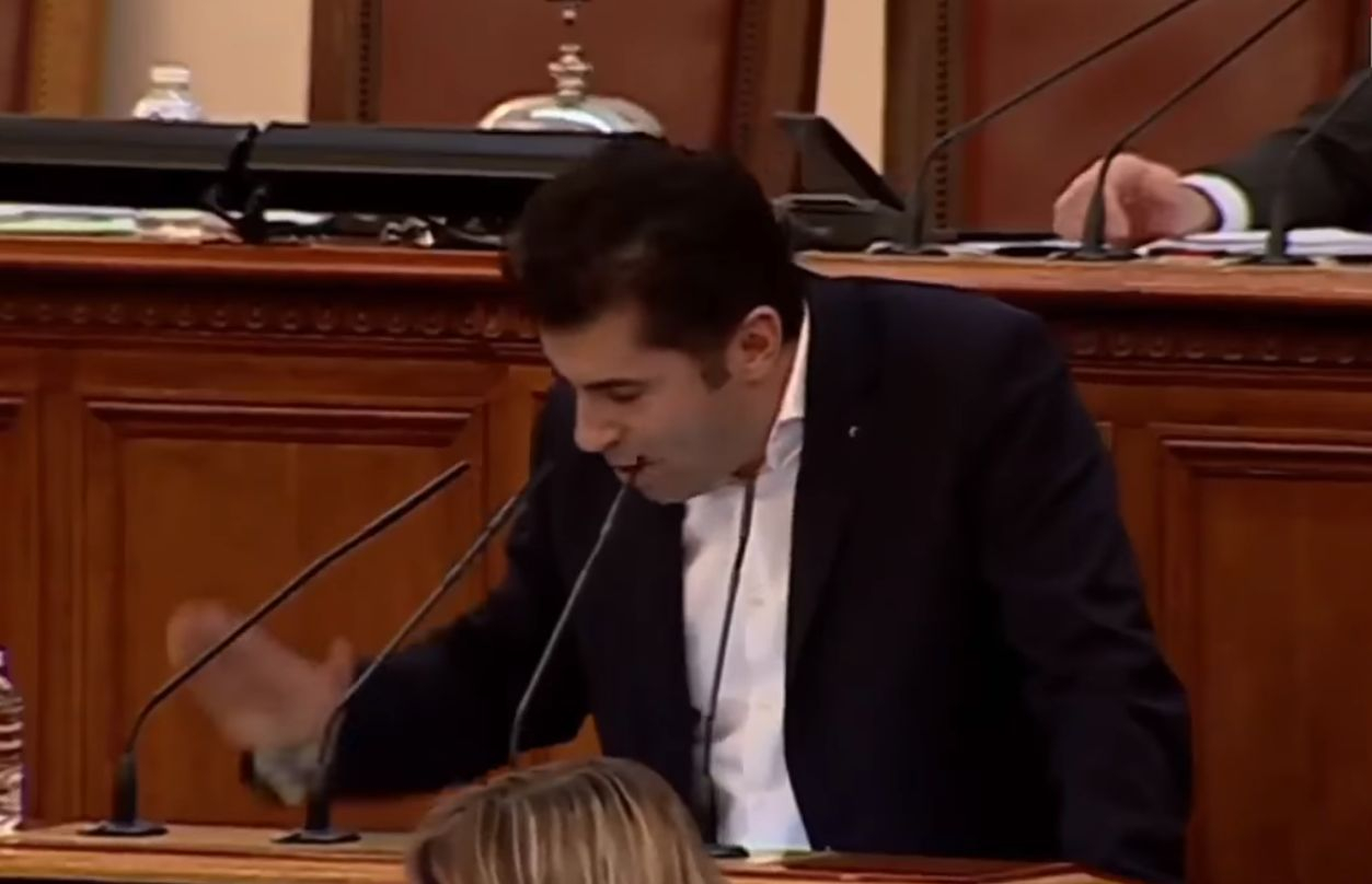 Петков истеряса в НС като Хрушчов в ООН БЛИЦ TV