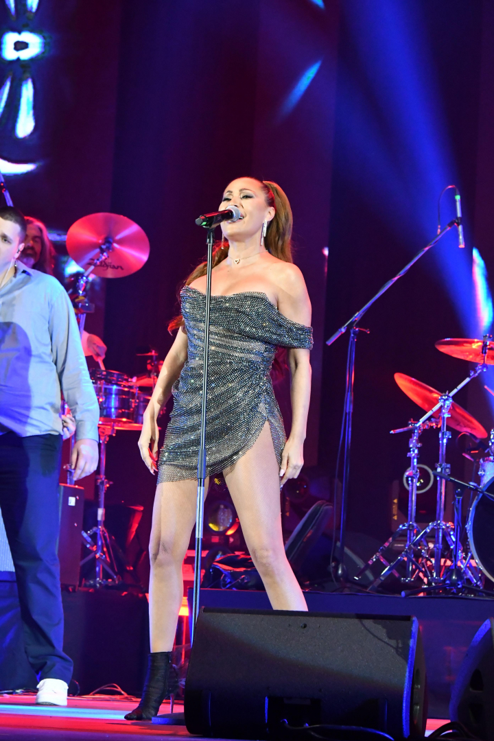 Цеца развя българското знаме насред София СНИМКИ