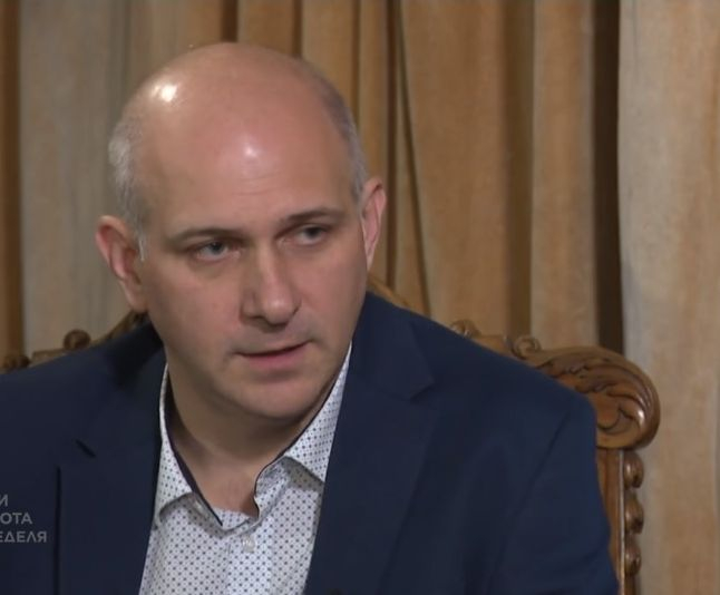 Черни облаци надвиснаха над вандала Морфов! Директорът на Народния театър с генерално решение за скандала