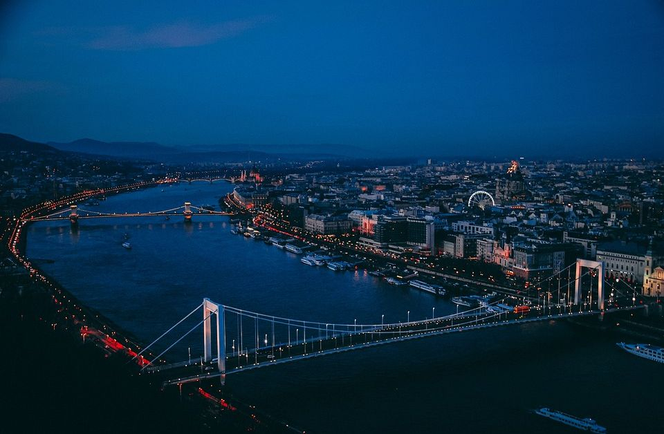 Мъка: Инфлацията затваря театри, басейни и библиотеки в...