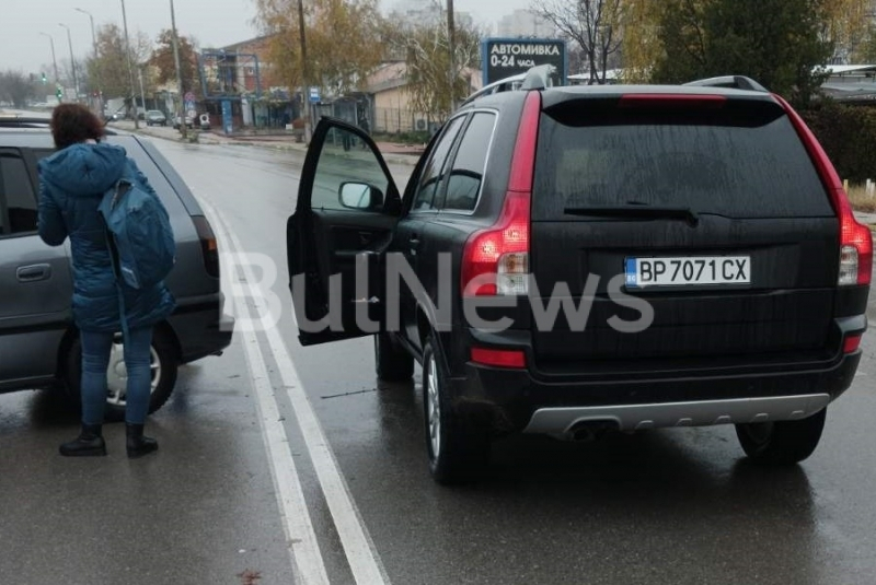 Шофьор скочи на бой на жени след зрелищно меле във Враца СНИМКИ