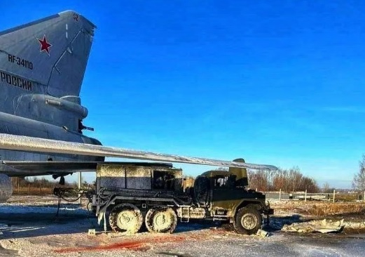 Украйна и Русия коментираха смъртоносната атака с дронове на руските летища СНИМКИ