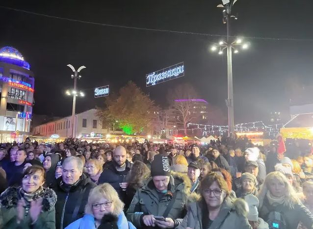 Радев кацна директно от Тирана в Бургас... Ето защо НА ЖИВО