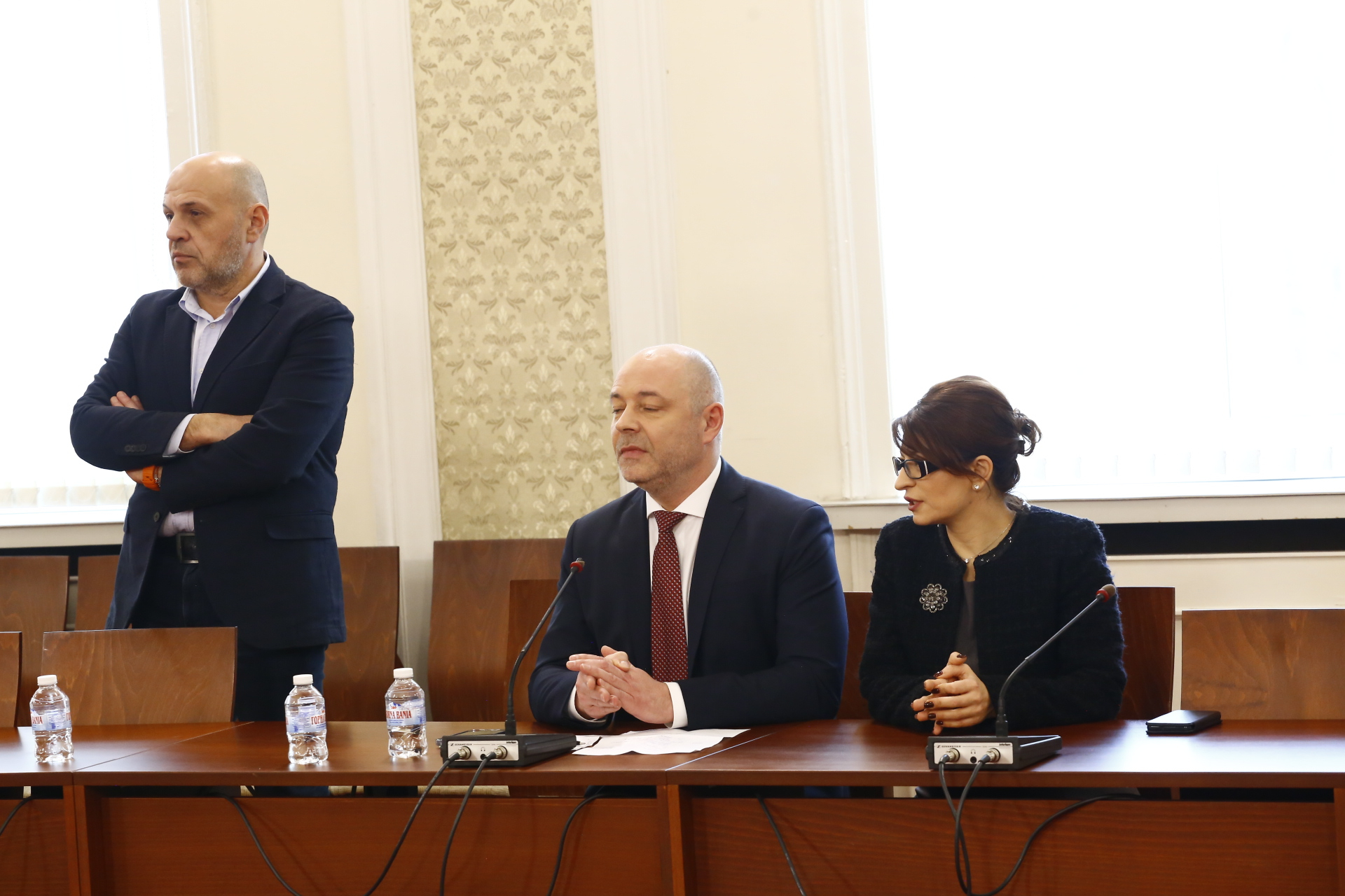 Анализатор разкри какво се крие зад срещите на проф. Габровски с партиите 