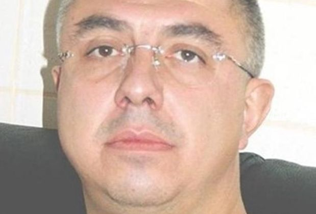 Пред дома на врачанския хазартен бос Валери Дебелия почерня от полиция СНИМКИ 