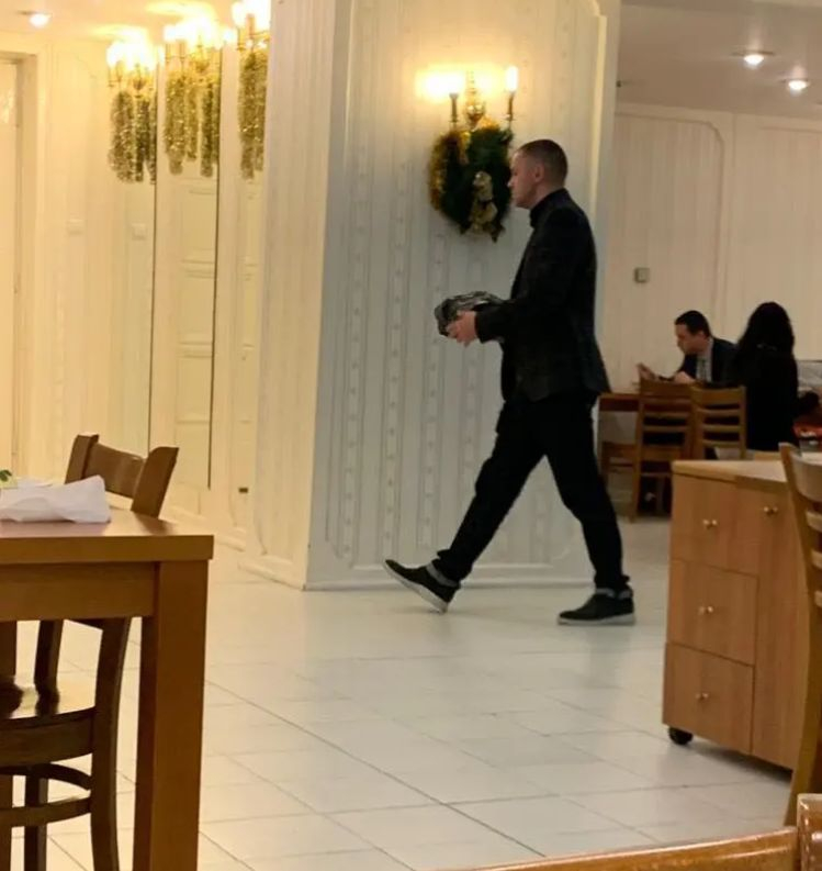 Щадящата диета в стола на парламента се услади на депутата Ицо Хазарта СНИМКИ 