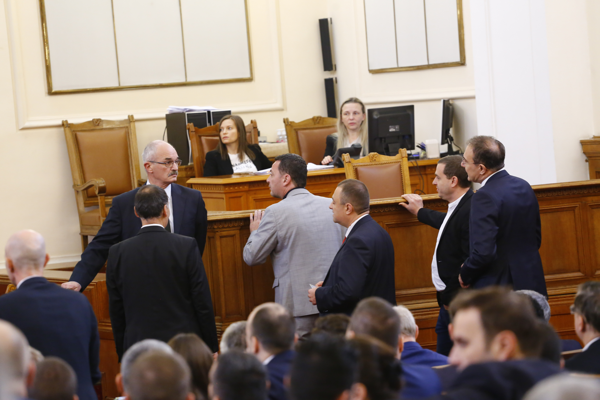 Взривяващ коментар: Държавата срещу “простолюдието”