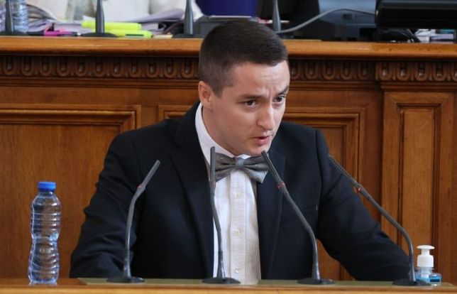 Божанков с остър коментар за МВР и конфискуването на автомобили 
