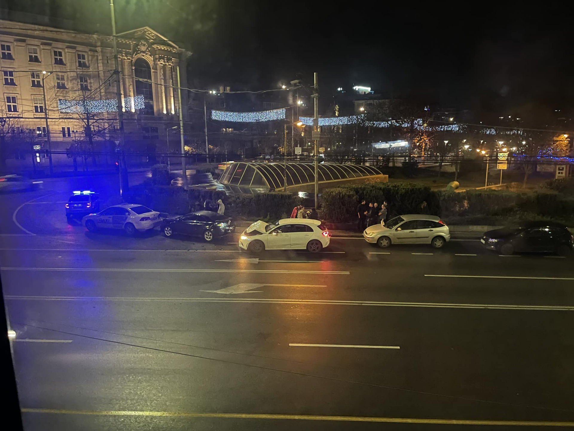 Първа СНИМКА от среднощния ужас на пъпа на София