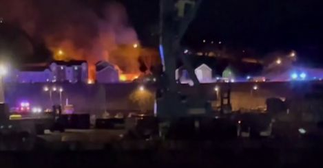 Мощна експлозия разтърси британски остров, има загинали ВИДЕО