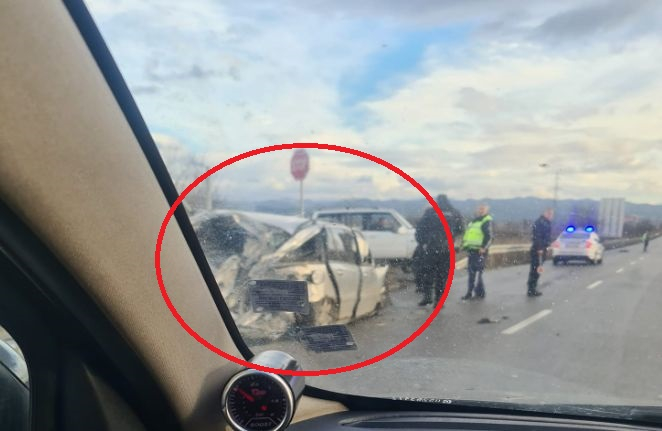 Първо в БЛИЦ! Зверско меле затвори Околовръстното в София