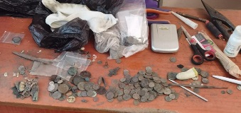 Задържаха трима души в момент на продажба на антики СНИМКИ