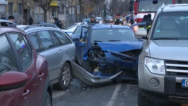 Извънредно! Страшно верижно меле на пъпа на София, майка и дете са... СНИМКИ 