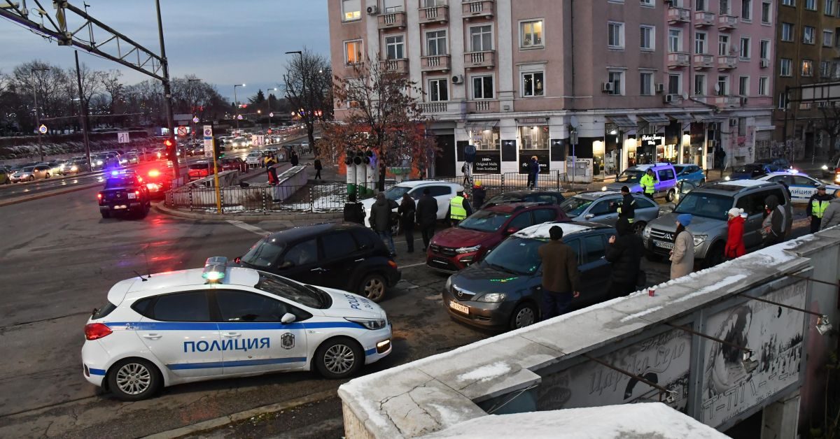 Нови СНИМКИ от верижния ад с пострадали на пъпа на София