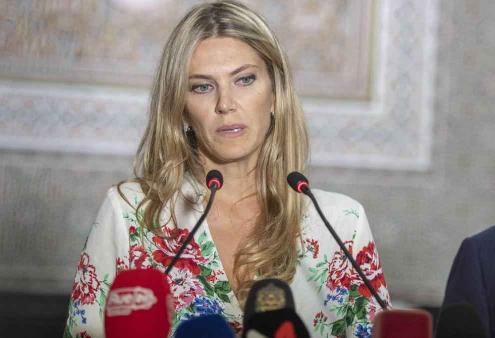 Коя е хубавата Ева, която развихри скандала за корупцията в Европарламента СНИМКИ