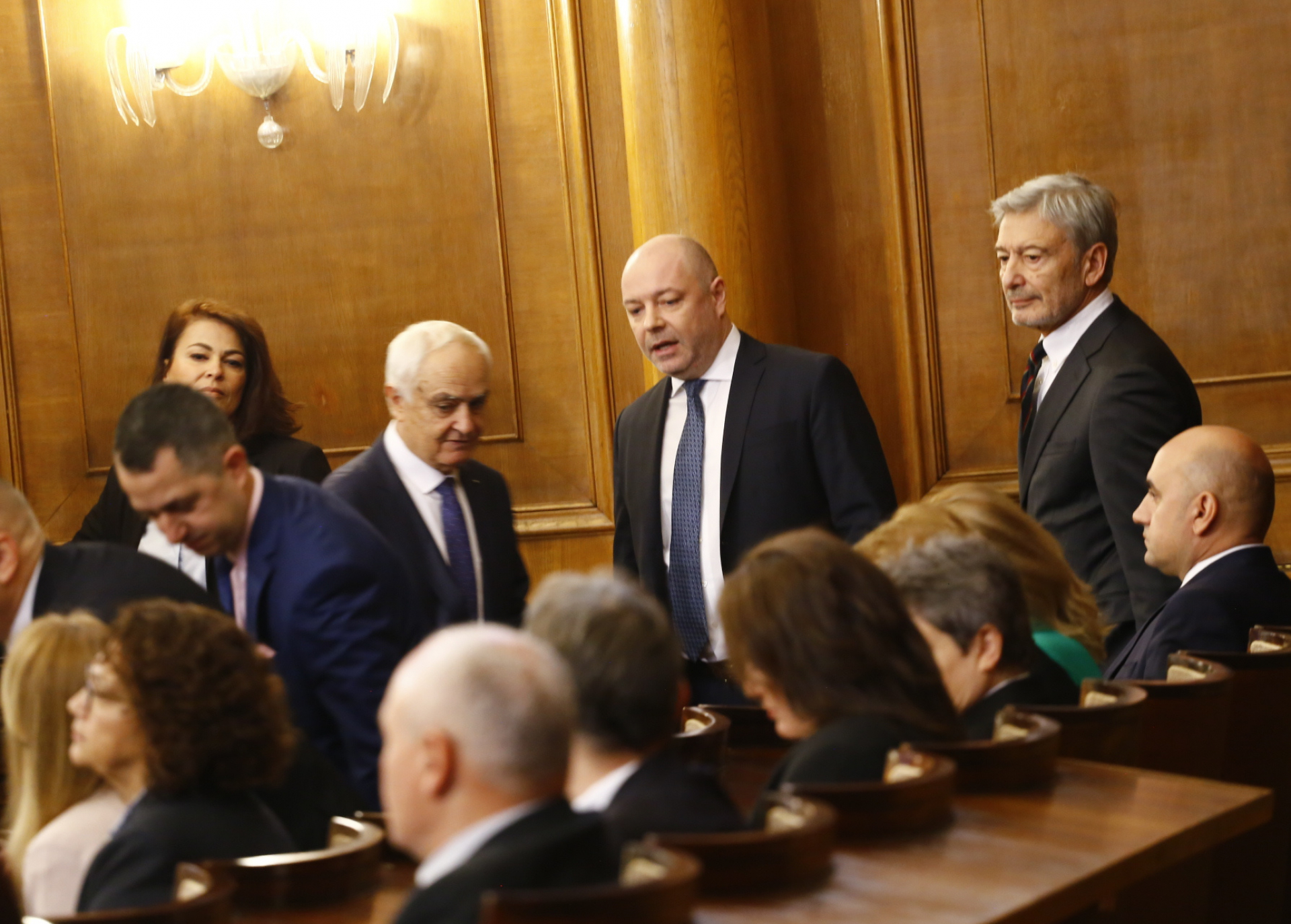 С притча за разсичане на дете проф. Габровски получи първо мнозинство в НС БЛИЦ TV