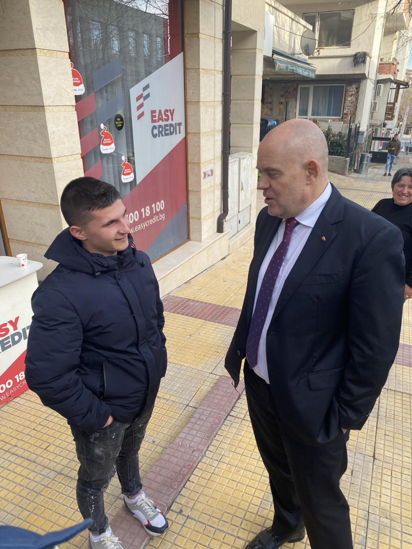 Главният прокурор Иван Гешев пред ученици в Сандански:  Не губете ентусиазма и идеалите си, можете да промените страната