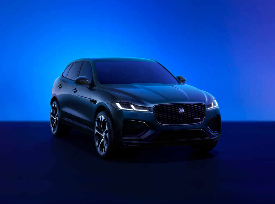 F-PACE електрически хибрид сега по-добър от всякога: 20% увеличен пробег и подобрени спецификации на всички модели 