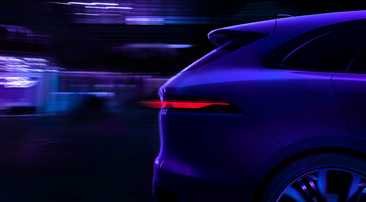 F-PACE електрически хибрид сега по-добър от всякога: 20% увеличен пробег и подобрени спецификации на всички модели 