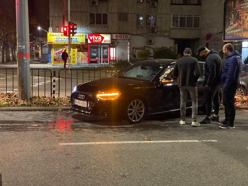 Две Аудита се помляха до Новата поща в Бургас СНИМКИ