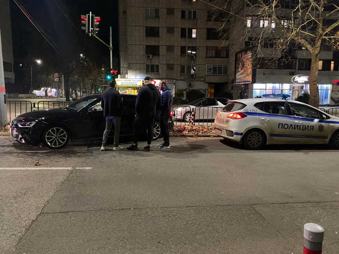 Две Аудита се помляха до Новата поща в Бургас СНИМКИ