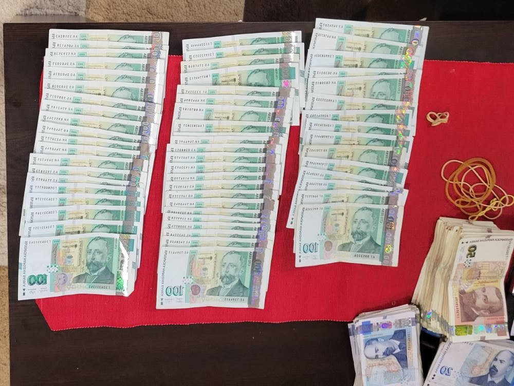 Съпрузи от Враца направиха далавера за близо 400 бона, но...