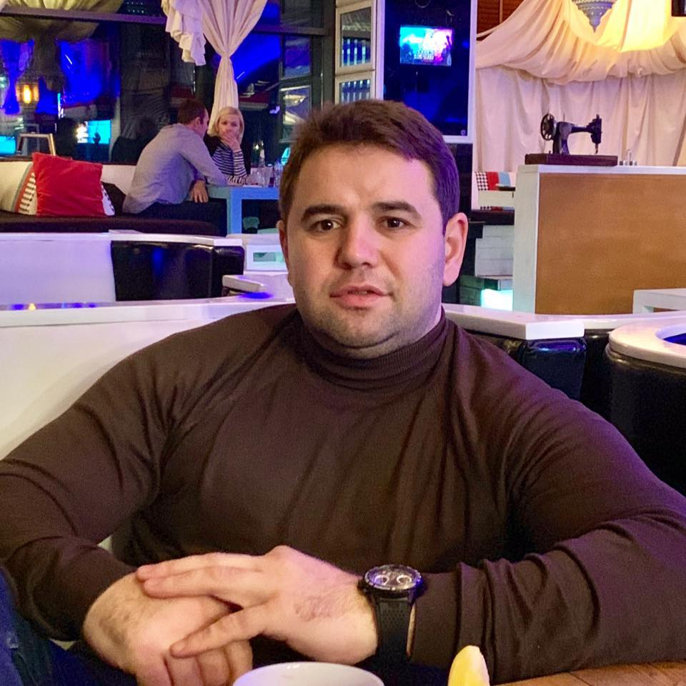 Ето кой е пловдивският бизнесмен, пребил зверски жена си с тенис ракета СНИМКИ