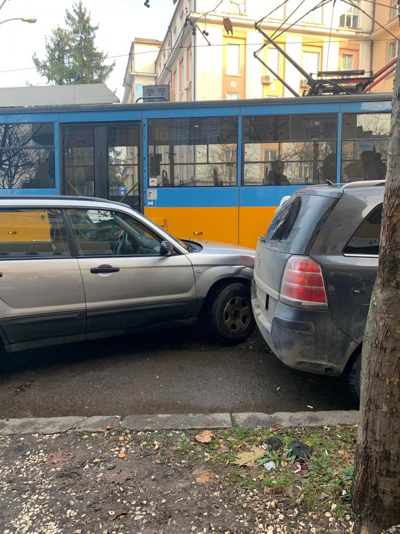 Войната в София продължава, нов инцидент ядоса мрежата СНИМКА