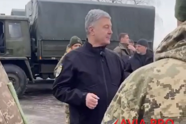 ВИДЕО от войната: Ракета прелетя над Порошенко по време на среща с ВСУ