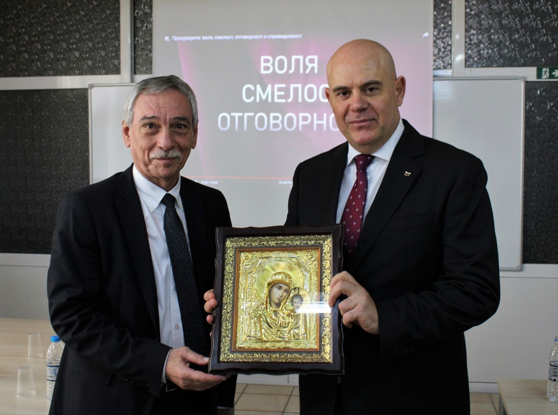 Гешев пред студенти и преподаватели от ВТУ „Св.св. Кирил и Методий“: За едни реформа е да бутнеш къща, за други – да реновираш, за мен важното е да подобриш системата