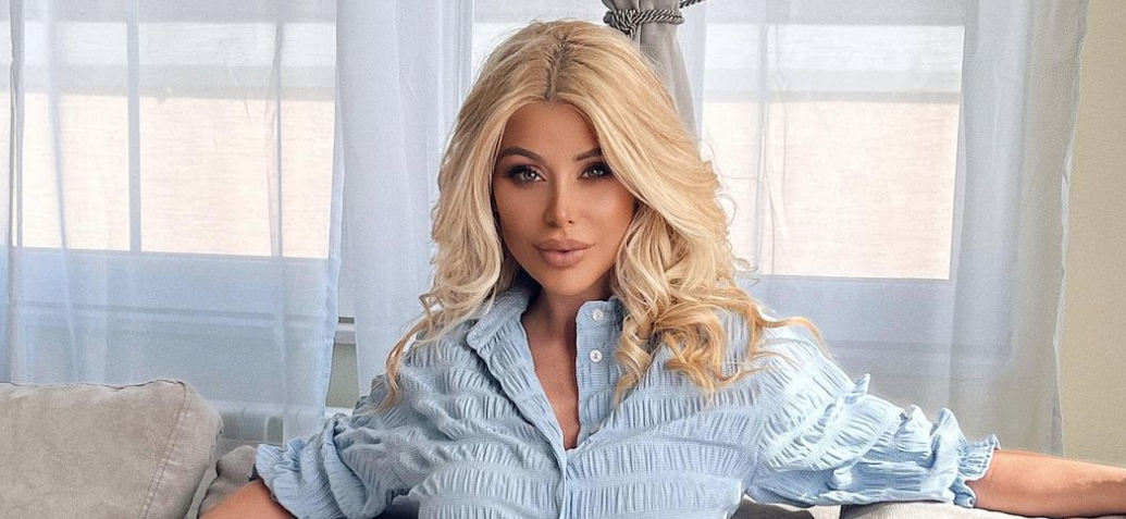 Светлана Гущерова украси елхата, но в мрежата я хулят за... СНИМКИ
