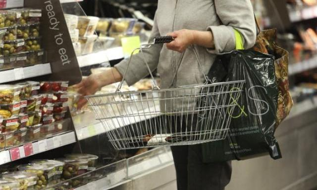 Хората вият на умряло: Гледат цените на храните и мислят да си турят въжето