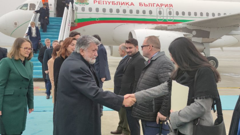 Вежди Рашидов кацна в Анкара и ето кой го посрещна СНИМКИ