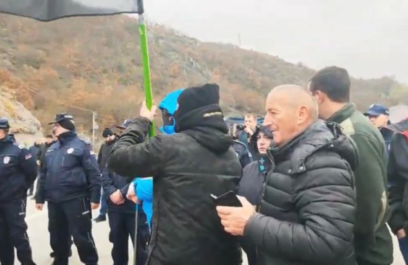 В Северно Косово стана напечено! Нощните вълци на Путин пристигнаха на барикадите ВИДЕО 