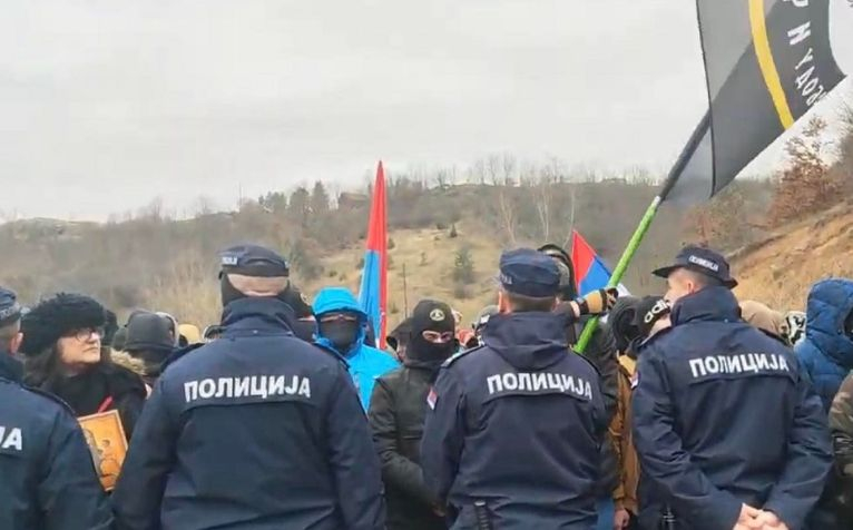 В Северно Косово стана напечено! Нощните вълци на Путин пристигнаха на барикадите ВИДЕО 