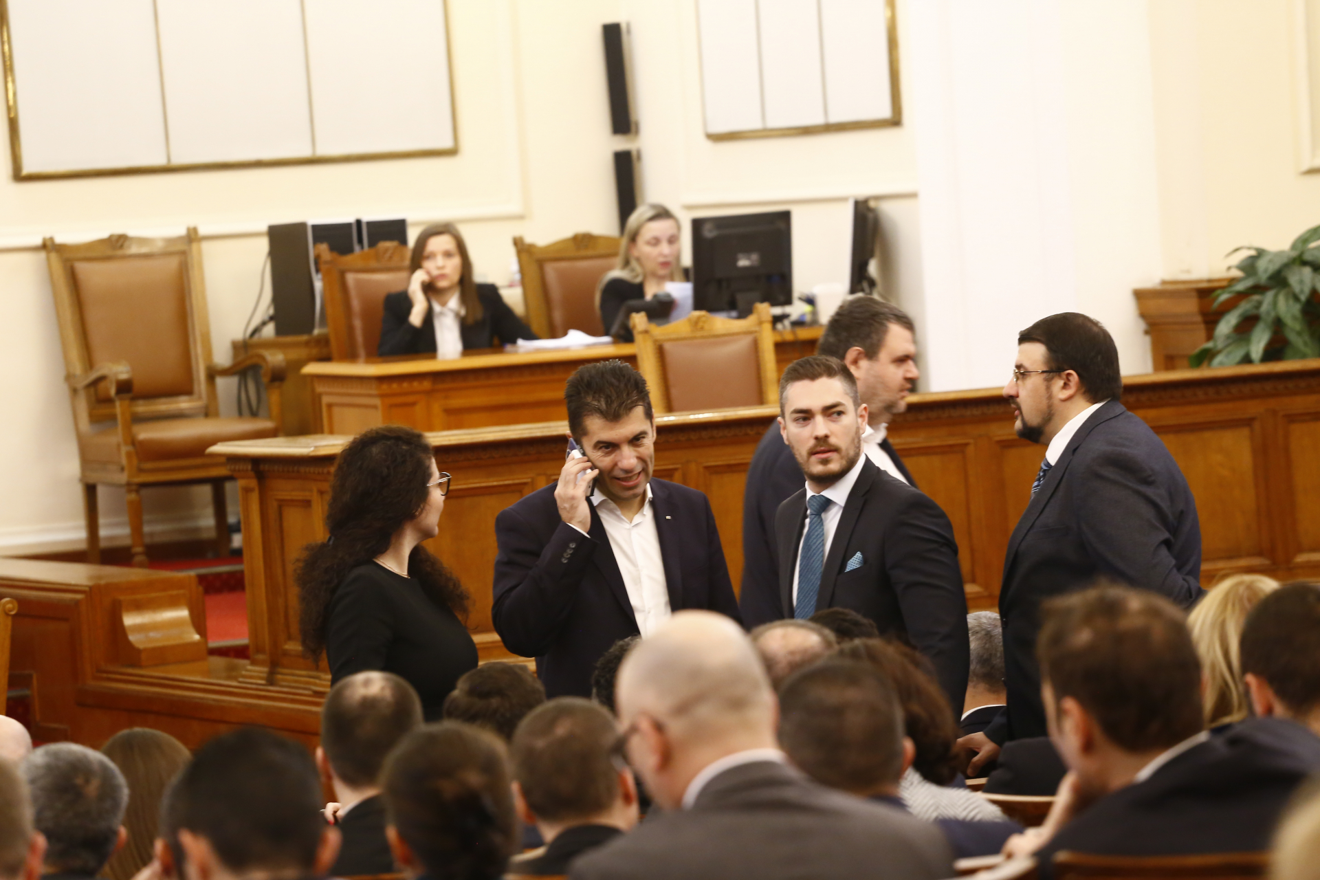 Политически експерт уличи автогола на ПП с мандата, номерът няма да мине