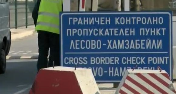 Митничари на "Лесово" надникнаха под дрехите на две украинки и онемяха СНИМКА 