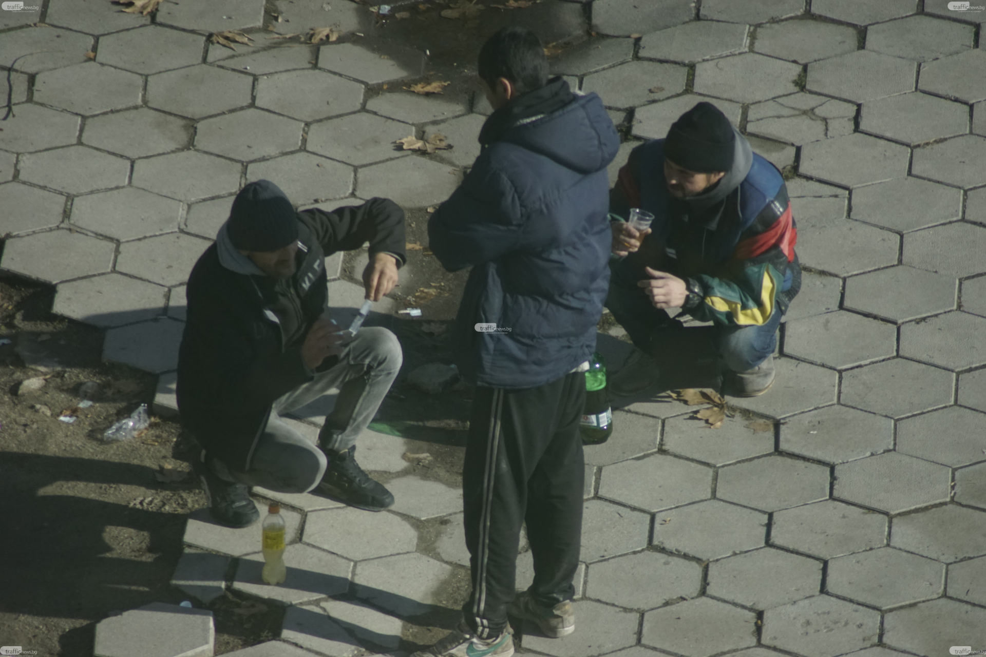 Нещо ужасяващо се случва всеки ден до ясла, университет и спирка в Пловдив СНИМКИ 
