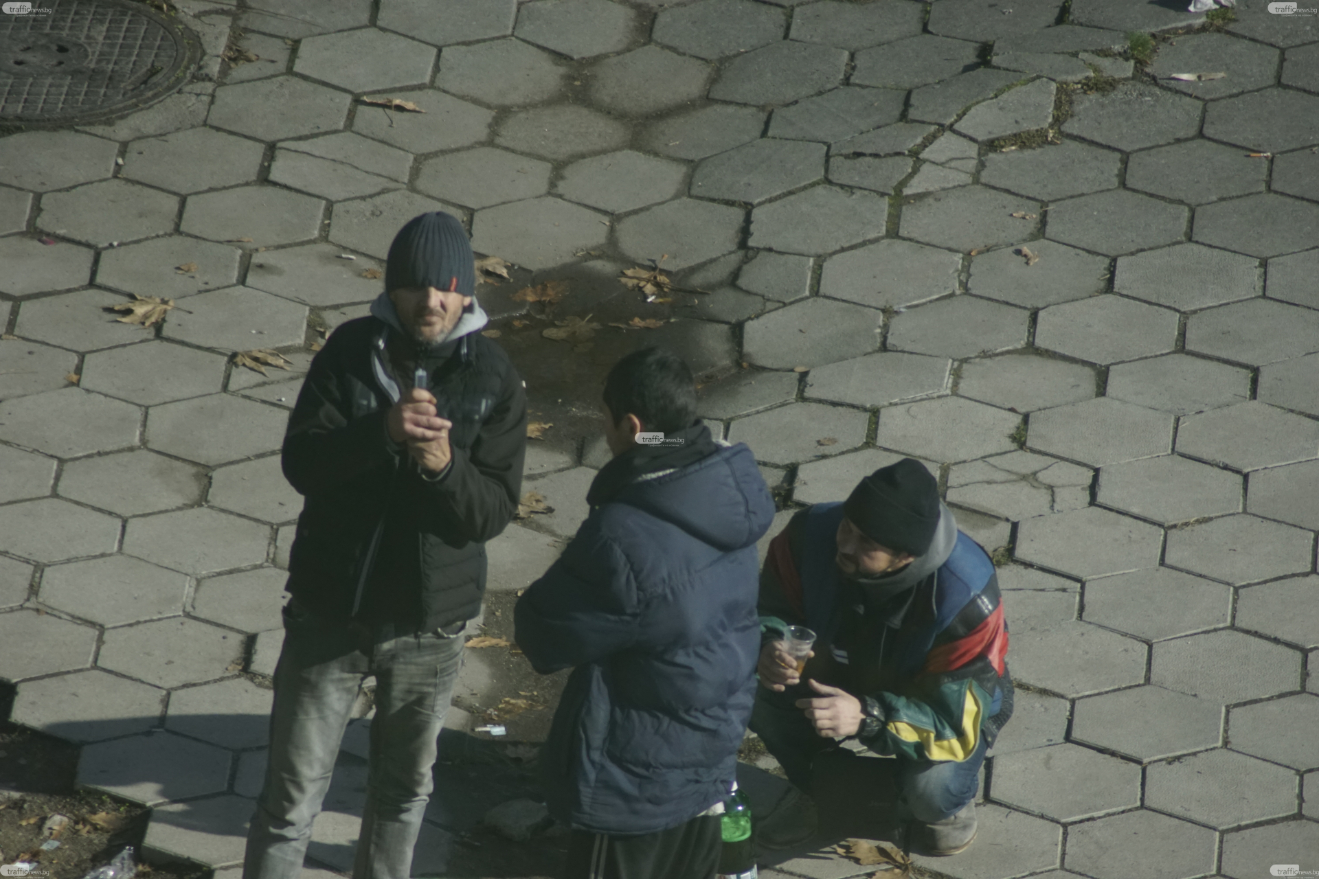 Нещо ужасяващо се случва всеки ден до ясла, университет и спирка в Пловдив СНИМКИ 